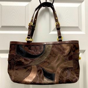 EUC Coach patchwork purse with matching wristlet